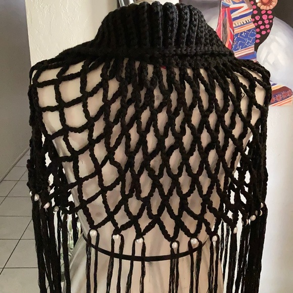 Unique knitted style wrap with faux pearl details - Picture 4 of 6